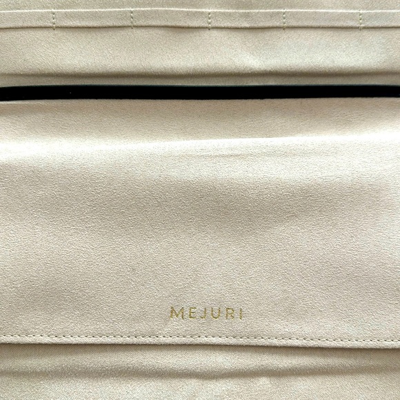 Mejuri jewlery travel case - Picture 8 of 16
